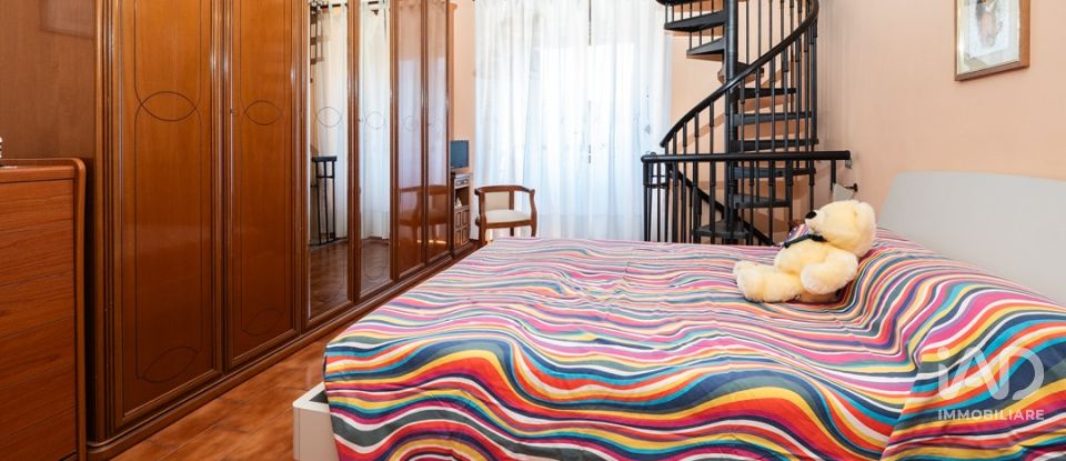 Trilocale di 122 m² a Turate (22078)