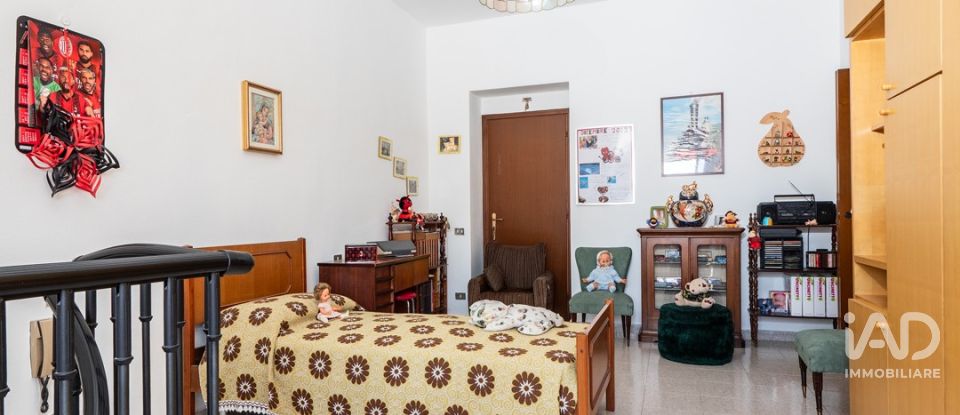 Trilocale di 122 m² a Turate (22078)