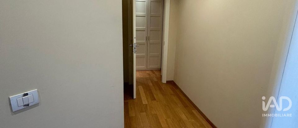 Three-room apartment of 55 m² in Genova (16123)