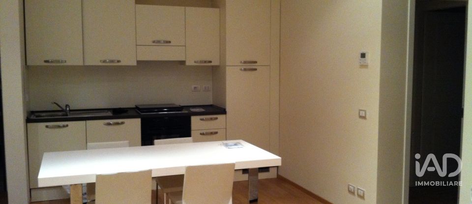 Three-room apartment of 55 m² in Genova (16123)