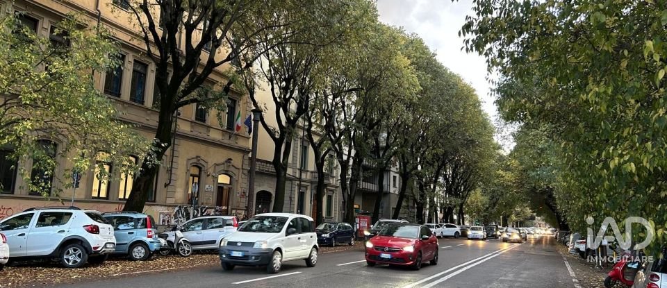 Negozio / locale commerciale di 175 m² in Firenze (50129)