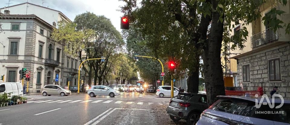 Negozio / locale commerciale di 175 m² in Firenze (50129)