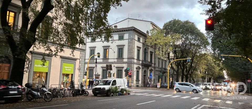 Negozio / locale commerciale di 175 m² in Firenze (50129)