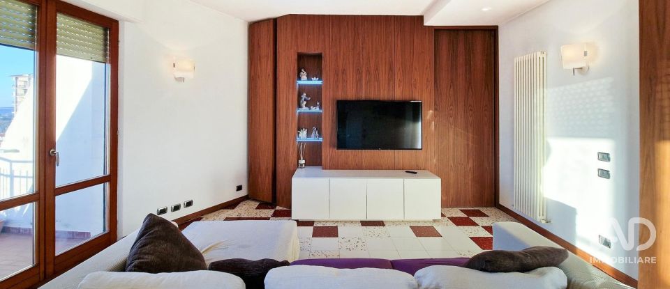 Appartamento 7 locali di 145 m² a Montegranaro (63812)