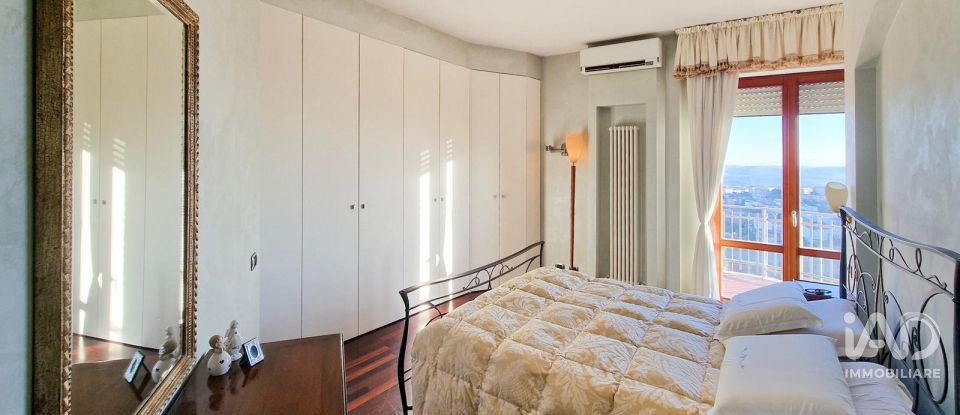 Appartamento 7 locali di 145 m² a Montegranaro (63812)