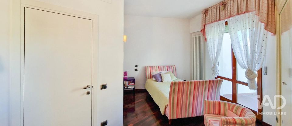 Appartamento 7 locali di 145 m² a Montegranaro (63812)