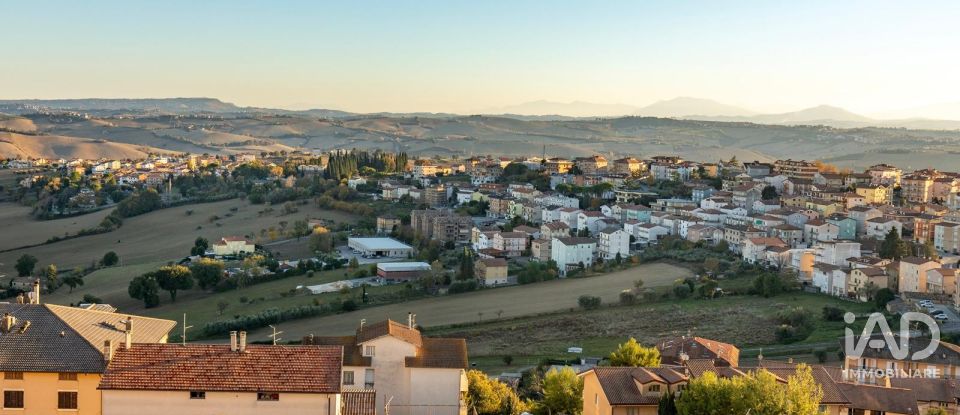 Appartamento 7 locali di 145 m² a Montegranaro (63812)