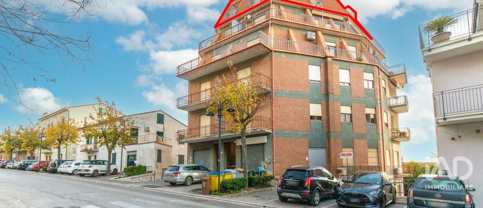 Appartamento 7 locali di 145 m² a Montegranaro (63812)