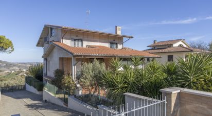 Villa Bifamiliare 13 locali di 300 m² in Cupramontana (60034)