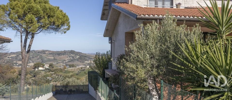Villa Bifamiliare 13 locali di 300 m² in Cupramontana (60034)