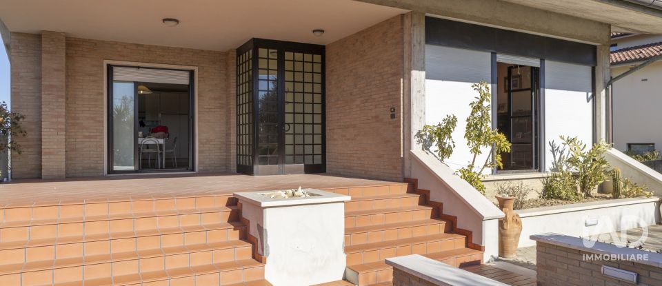 Villa Bifamiliare 13 locali di 300 m² in Cupramontana (60034)