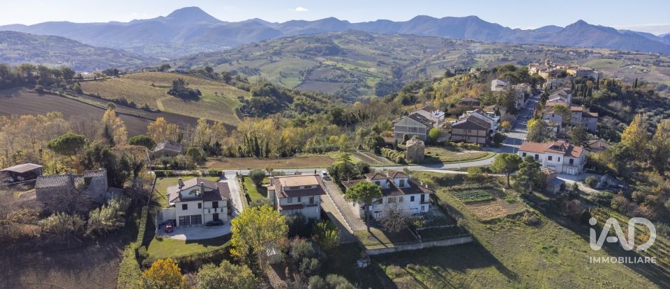 Villa Bifamiliare 13 locali di 300 m² in Cupramontana (60034)