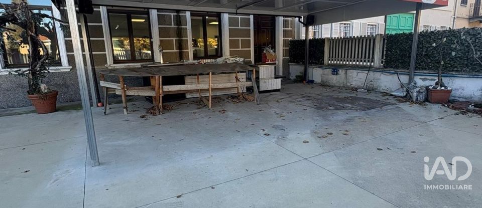 Negozio / locale commerciale di 100 m² in Volpiano (10088)