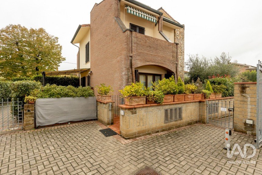 Casa indipendente / Villa 9 locali di 140 m² in Pontedera (56025)