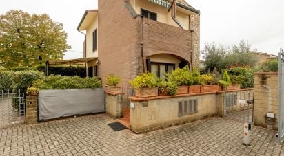 Casa indipendente / Villa 9 locali di 140 m² in Pontedera (56025)