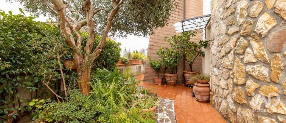 Casa indipendente / Villa 9 locali di 140 m² in Pontedera (56025)