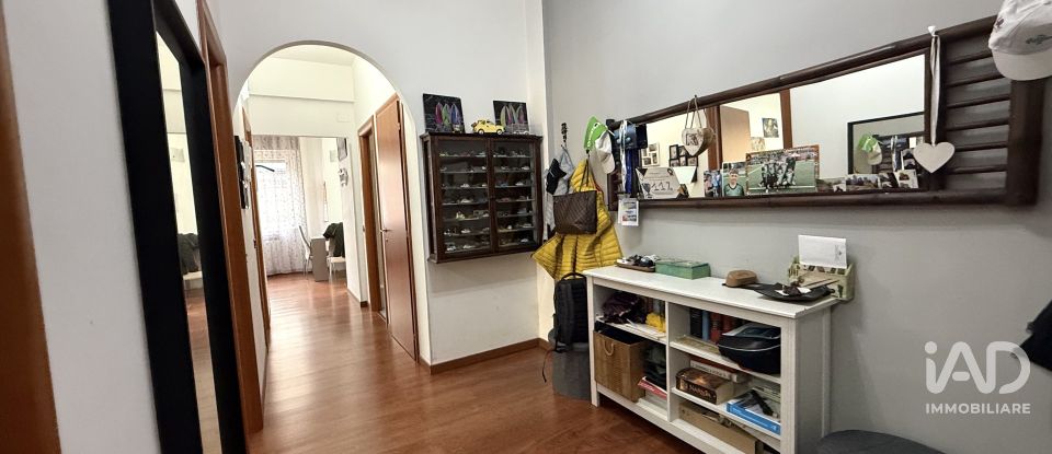 Apartment 6 rooms of 100 m² in Genova (16141)