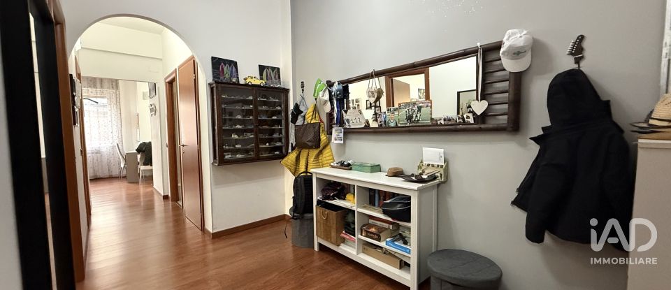 Apartment 6 rooms of 100 m² in Genova (16141)