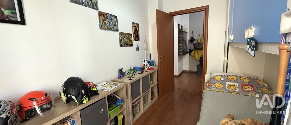 Apartment 6 rooms of 100 m² in Genova (16141)