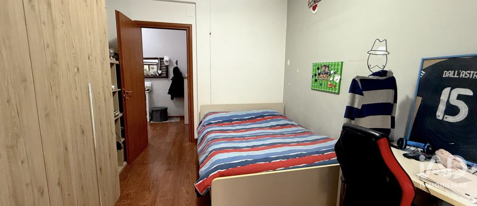 Apartment 6 rooms of 100 m² in Genova (16141)