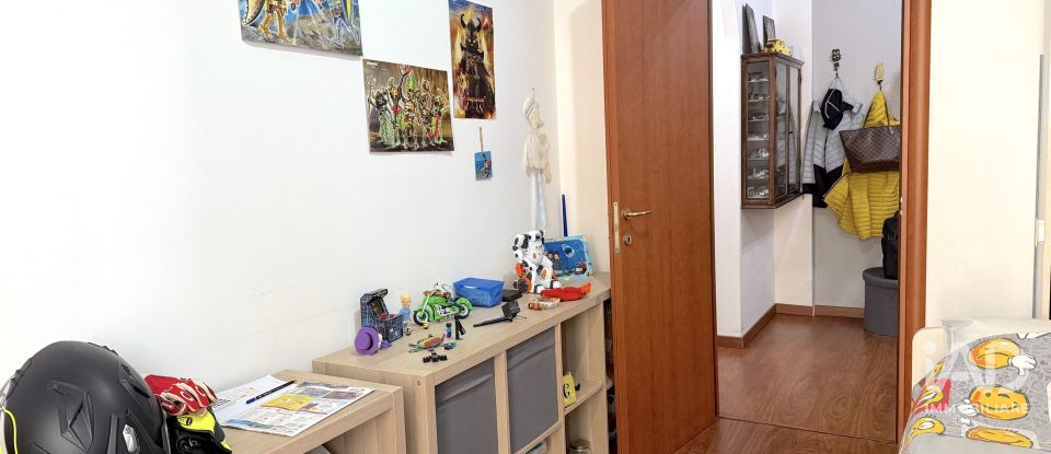 Apartment 6 rooms of 100 m² in Genova (16141)