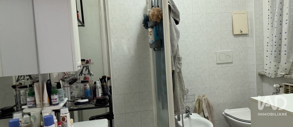 Apartment 6 rooms of 100 m² in Genova (16141)