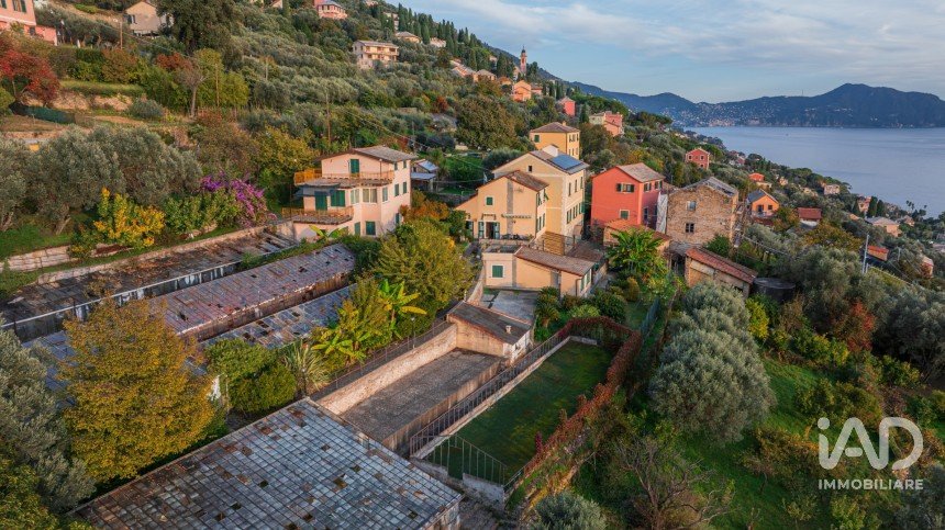 Casa indipendente / Villa 6 locali di 170 m² in Genova (16167)