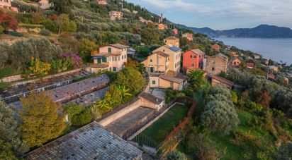 Casa indipendente / Villa 6 locali di 170 m² in Genova (16167)