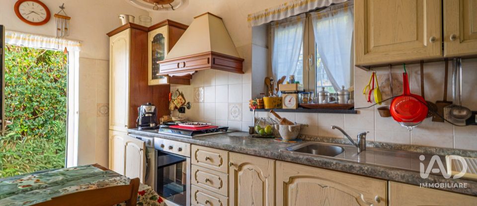 Casa indipendente / Villa 6 locali di 170 m² in Genova (16167)