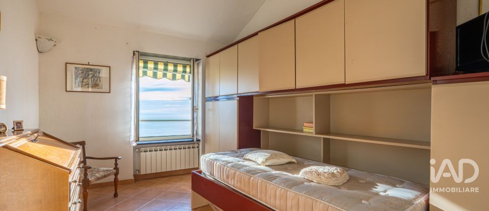 Casa indipendente / Villa 6 locali di 170 m² in Genova (16167)