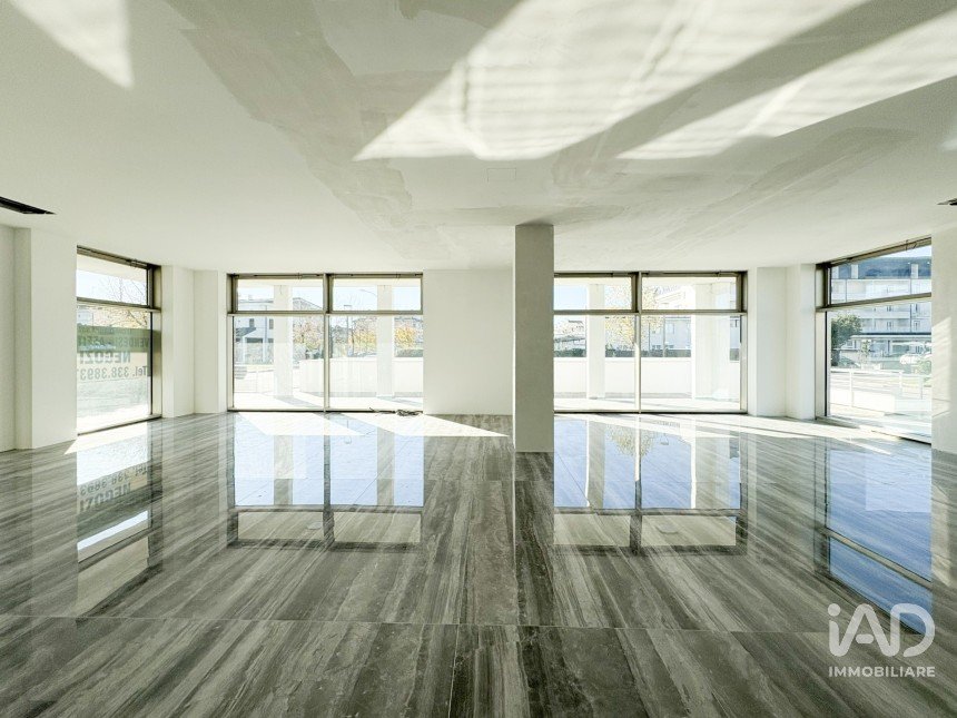 Negozio / locale commerciale di 155 m² in Abano Terme (35031)