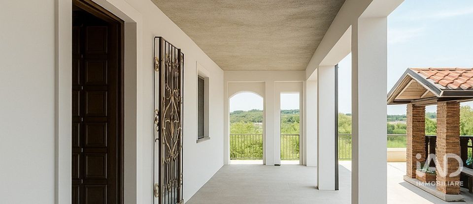 House boat 8 rooms of 330 m² in Pozzolengo (25010)