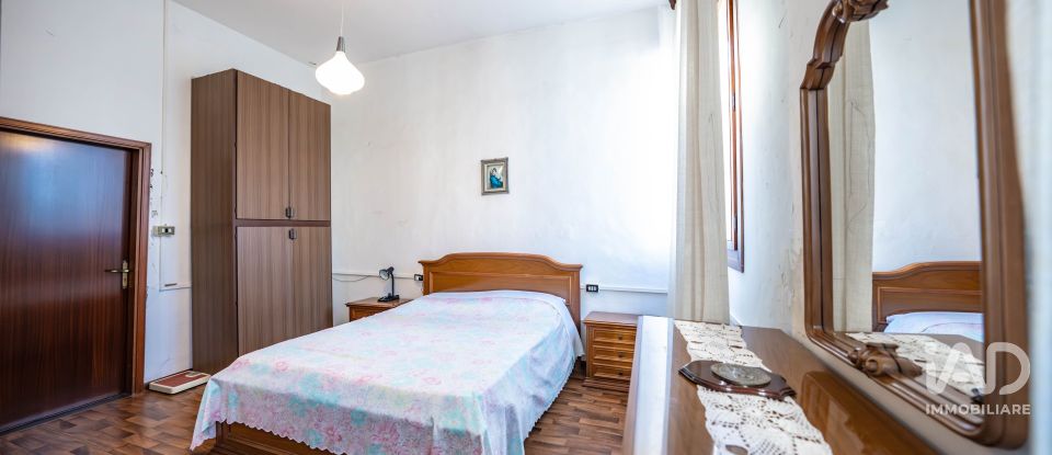 Casa indipendente / Villa 5 locali di 390 m² in Ariano nel Polesine (45012)