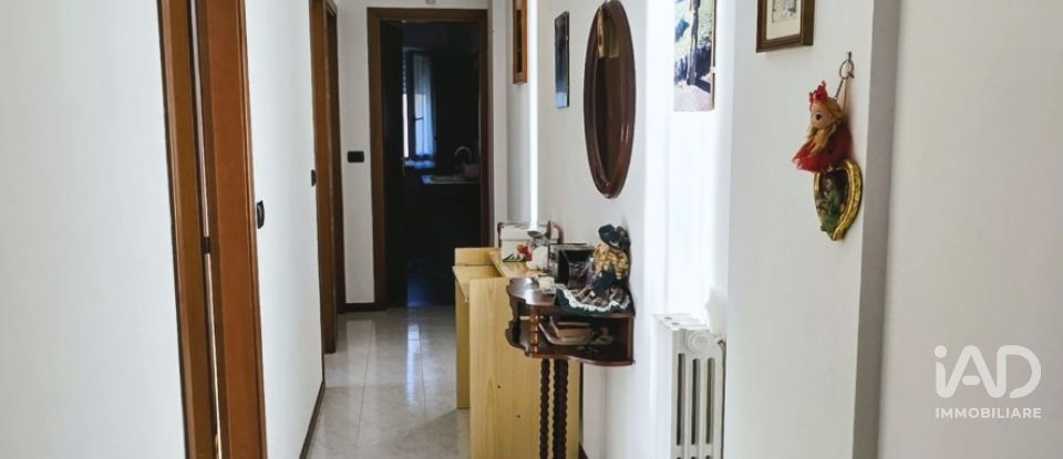 Appartamento 7 locali di 101 m² a Folignano (63084)