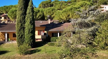 Villa Bifamiliare 12 locali di 375 m² in Perugia (06135)