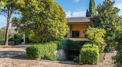 Villa Bifamiliare 12 locali di 375 m² in Perugia (06135)