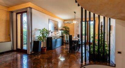 Villa Bifamiliare 12 locali di 375 m² in Perugia (06135)