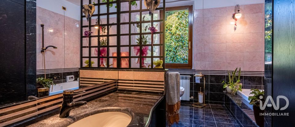 Villa Bifamiliare 12 locali di 375 m² in Perugia (06135)