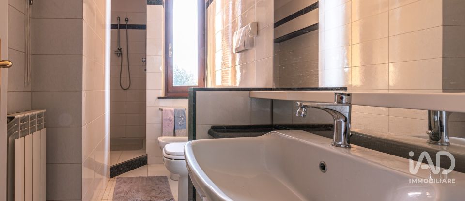 Villa Bifamiliare 12 locali di 375 m² in Perugia (06135)