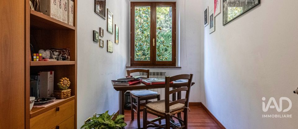 Villa Bifamiliare 12 locali di 375 m² in Perugia (06135)