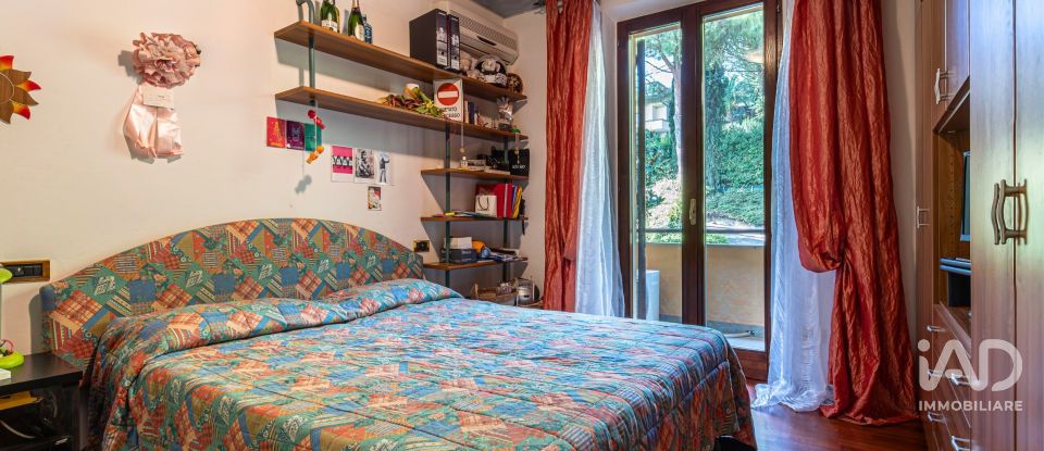 Villa Bifamiliare 12 locali di 375 m² in Perugia (06135)