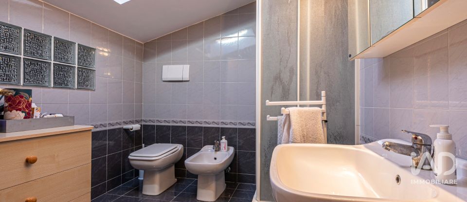 Villa Bifamiliare 12 locali di 375 m² in Perugia (06135)