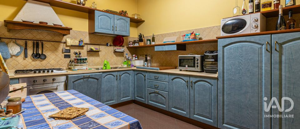 Villa Bifamiliare 12 locali di 375 m² in Perugia (06135)