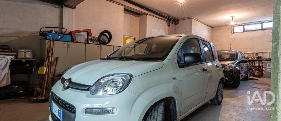 Villa Bifamiliare 12 locali di 375 m² in Perugia (06135)