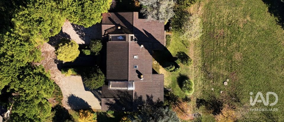 Villa Bifamiliare 12 locali di 375 m² in Perugia (06135)