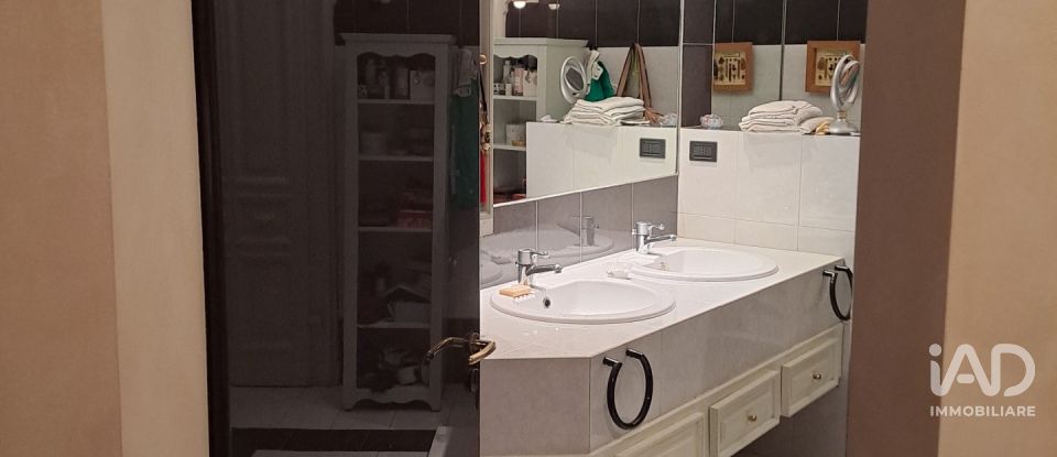 Apartment 10 rooms of 258 m² in Alessandria (15121)