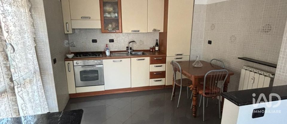 Apartment 7 rooms of 118 m² in Genova (16166)