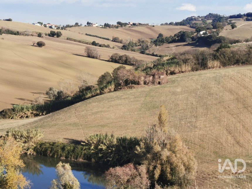 Rustico 5 locali di 90 m² in Osimo (60027)