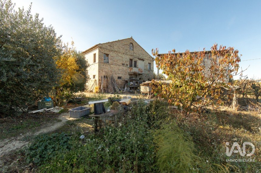 Casa indipendente / Villa 12 locali di 486 m² in Sant'Elpidio a Mare (63811)