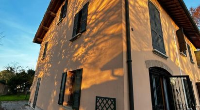 Casale 5 locali di 480 m² in Mirandola (41037)